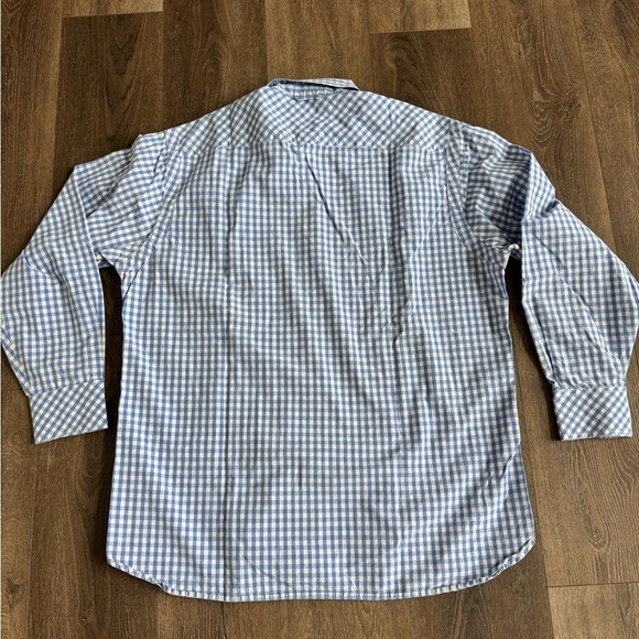 Tommy Hilfiger Button down shirt. Men’s size large. Like new condition! - Picture 9 of 10